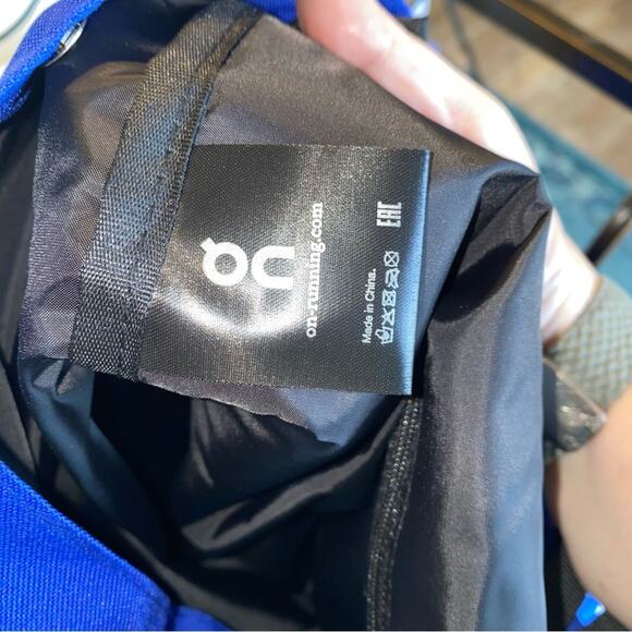 On Running Blue Black Backpack oncloud - Picture 9 of 10